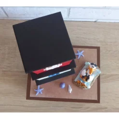 Handgefertigte Geschenkverpackung / Schachtel aus Pappe, Papier und Buchleinen - Leuchtturm - Strandurlaub