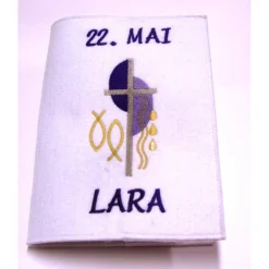 Handgefertigte Gotteslobhülle aus Filz 3mm weiß – personalisierbar mit Name & Datum – lila, flieder, gold bestickt