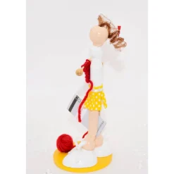 Handgefertigte Holzfigur Strickfreundin – Individuelles Geschenk für Strickliebhaberinnen