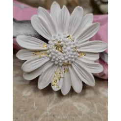 Handgefertigte Raysin Serviettenringe mit goldveredelter Blüte und flexiblem Perlenring – Unikat für festliche Tischdeko