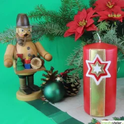 Handgefertigte Rote Adventskerze mit Goldenem Sternenbanner, Personalisierbare Weihnachtskerze