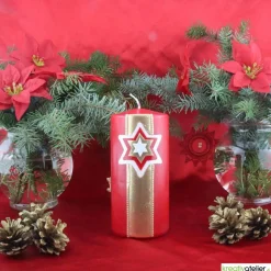 Handgefertigte Rote Adventskerze mit Goldenem Sternenbanner, Personalisierbare Weihnachtskerze
