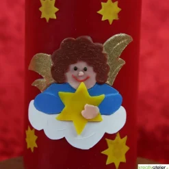 Handgefertigte rote Weihnachtskerze mit detailreichem Engel auf Wolke, Sternenhimmel-Dekor, perfektes Weihnachtsgeschenk