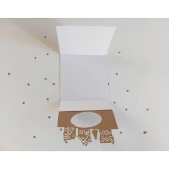 Handgefertigte Weihnachtskarte Winterdorf weiß/braun, dreilagig, quadratisch