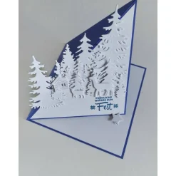 Handgefertigte Weihnachtskarte Winterwald weiß/blau – quadratisch & eindrucksvoll