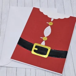 Handgefertigte Weihnachtskarte „Santa’s Outfit“ – festliche Karte mit Golddetails aus Effektpapieren