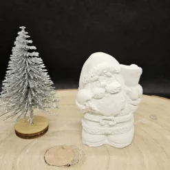 Handgefertigte Weihnachtsfiguren - Zauberhafte Festtagsdekoration