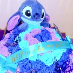 Handgefertigter Ewiger Rosenstrauß mit 101 Rosen & Stitch – personalisierbar – Einzigartiges Geschenk