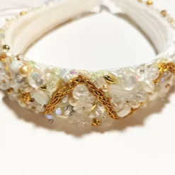 Handgefertigter Haarreif Brautschmuck weiß creme funkelnd silberfarben oder goldfarben – Unikat handbestickt