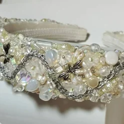 Handgefertigter Haarreif Brautschmuck weiß creme funkelnd silberfarben oder goldfarben – Unikat handbestickt