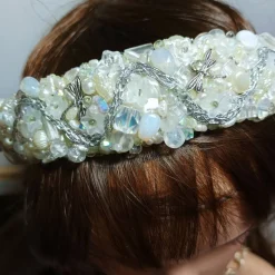 Handgefertigter Haarreif Brautschmuck weiß creme funkelnd silberfarben oder goldfarben – Unikat handbestickt