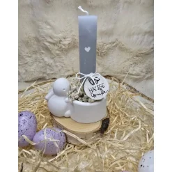 Handgefertigter Oster-Kerzenhalter aus Raysin – Hase, Moos & Trockenblumen als Frühlingsdeko
