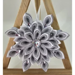 Handgefertigter Weihnachtsstern in Silber-Weiß, Durchmesser ca. 10-11 cm