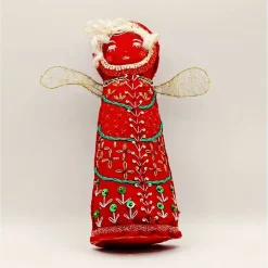 Handgefertigter Weihnachtsengel aus rotem Filz. Verziert mit filigranen Stickereien und Flügeln aus feinem Golddraht