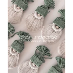 Handgefertigter Weihnachtswichtel Seppel: Charmante Dekoration für festliche Stimmung