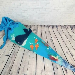 Handgefilzte Schultüte Unterwasserwelt Wal 70cm – Filzschultüte aus Wolle