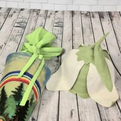 Handgefilzte Schultüte „Waldzauber“ mit Reh & Regenbogen – Inkl. passendem Blumenhut