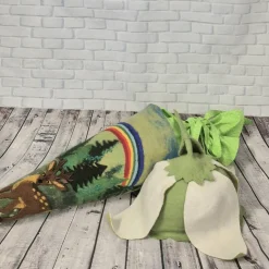 Handgefilzte Schultüte „Waldzauber“ mit Reh & Regenbogen – Inkl. passendem Blumenhut
