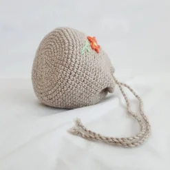 Handgehäkelter Geschenkbeutel mit individueller Stickerei - Ostern