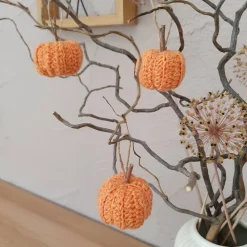 Handgehäkelter Mini-Kürbis – Herbstdeko zum Aufhängen & Verschenken, 5x3 cm