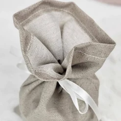 Handgemachte Adventskalendersäckchen aus Stoff – 24 wiederverwendbare Säckchen zum Befüllen