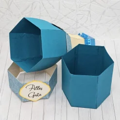 Handgemachte 3D Geschenkbox "Sektflasche" Maritim | Verpackung für Reise-Gutscheine & Geld | Blau-Türkis | Ca. 21cm