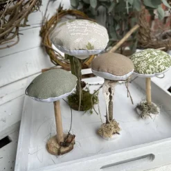 Handgemachte Deko Stoffpilze aus Leinen & Treibholz – 4er Set für Landhaus Herbstdeko