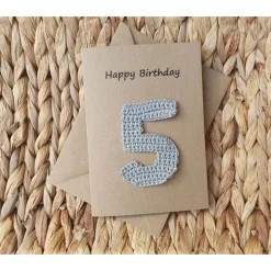 Handgemachte Geburtstagskarte mit gehäkelter Zahl – Glückwunschkarte für Kinder