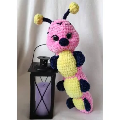 Handgemachte gehäkelte Raupen – Kuschelige Begleiter für Groß und Klein