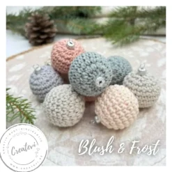 Handgemachte gehäkelte Weihnachtskugeln 10er-Set – nachhaltige Baumwoll-Christbaumkugeln Rosa Grau Patina Creme