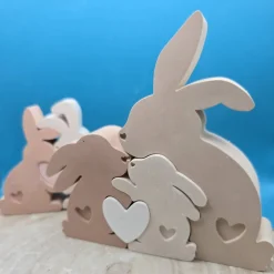 Handgemachte Hasenfamilie aus Raysin mit Herz – Zeitlose Oster- & Frühlingsdeko, Unikat Geschenkidee