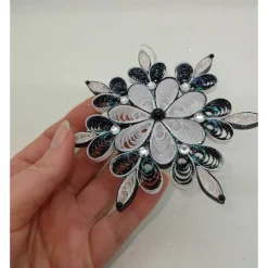 Handgemachte Quilling-Schneeflocke aus Papier – filigraner Weihnachtsschmuck, Weihnachtsstern