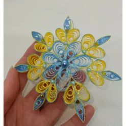 Handgemachte Quilling-Schneeflocke aus Papier – filigraner Weihnachtsschmuck, Weihnachtsstern