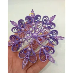 Handgemachte Quilling-Schneeflocke aus Papier – filigraner Weihnachtsschmuck, Weihnachtsstern