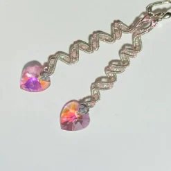 Handgemachte rosa Herz Ohrringe mit Spiralperle an 925er Silber – Funkelnder Boho Brautschmuck