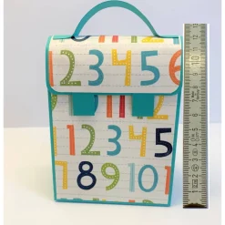 Handgemachte Schultasche aus Karton – Geschenkverpackung zur Einschulung (9 x 12 x 5 cm)