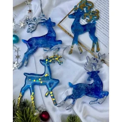 Handgemachte Weihnachtsdeko Resin Rentier – Epoxidharz Anhänger Blau Unikat Geschenk