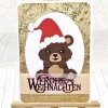 Handgemachte Weihnachtskarte A6 Bär mit Nikolausmütze – Umschlag & Dekoanhänger – Unikat