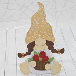 Handgemachte Wichteline-Gartenbox – frühlingshafte Geschenkverpackung mit Blüten und Marienkäfer