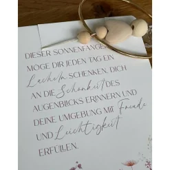 Handgemachter Sonnenfänger – kleines florales Geschenk für Freude, Trost und besondere Momente (inkl. Karte, DIN A6)