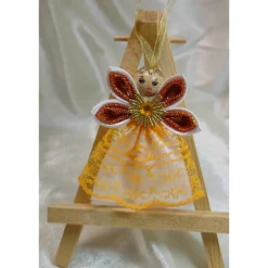 Handgemachter Weihnachtsengel in Orange – festlich und elegant