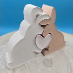 Handgemachtes Hasenpaar aus Raysin mit Herz – Zeitlose Oster- & Frühlingsdeko, Unikat Geschenkidee