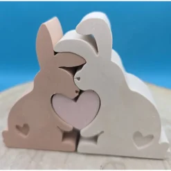 Handgemachtes Hasenpaar aus Raysin mit Herz – Zeitlose Oster- & Frühlingsdeko, Unikat Geschenkidee