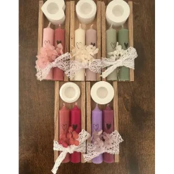 Handgemachtes Kerzenset mit Holzhalterung & Herz-Stabkerzen – Geschenk mit Trockenblumen