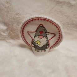 Handgemachtes LED-Teelichtcover aus Filz – liebevoll bestickt