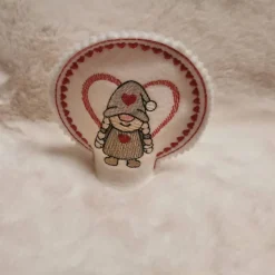 Handgemachtes LED-Teelichtcover aus Filz – liebevoll bestickt