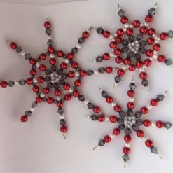 Handgemachtes Perlenstern-Set rot-grau-weiß aus 3 Sternen, Weihnachtsdeko, Weihnachtsbaum, Christbaum, Weihnachten, Adve