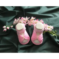 Handgemachtes Taufset  *little girl* für Mädchen – Haarband & Babyschühchen Weiß-Rosa mit Perlen