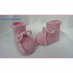 Handgestrickte rosa Babyschuhe aus Merinowolle – Neugeborenenschuhe zum Binden