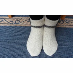 Handgestrickte Wollsocken Trachtenlook – Größe 38/39 – Oktoberfest Socken wollweiß